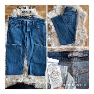 Like New Levi’s Modern Rise Straight Leg Jeans